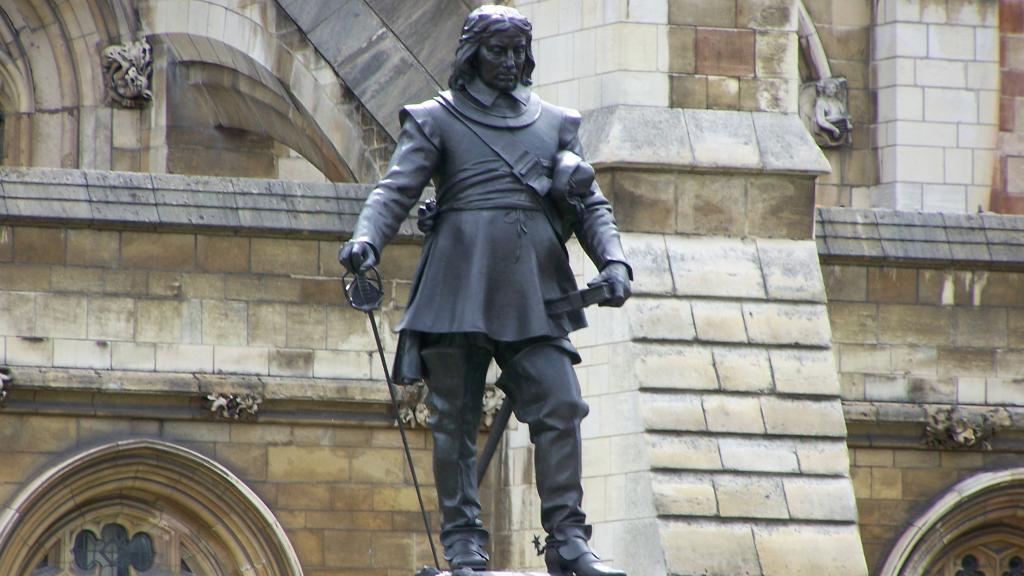 Estatua de Oliver Cromwell en el Palacio de Westminster, Londres.