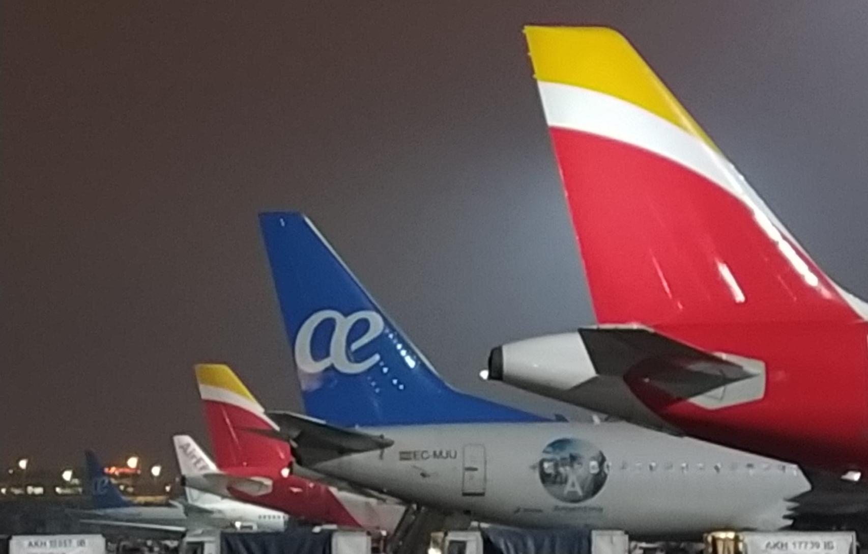 Aviones de Iberia y Air Europa.