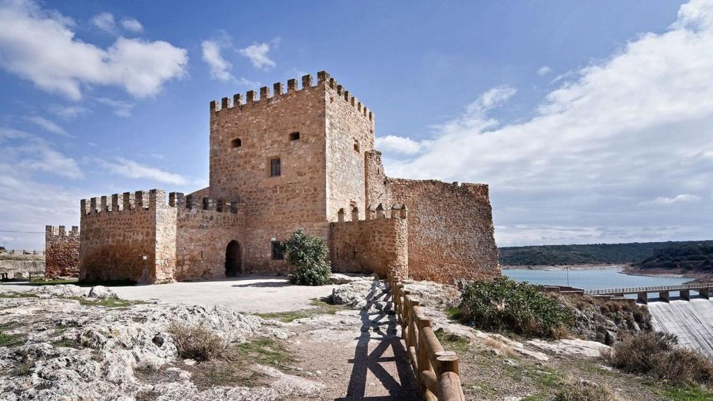 Castillo de Peñarroya. Foto: Ruta del Vino de La Mancha.