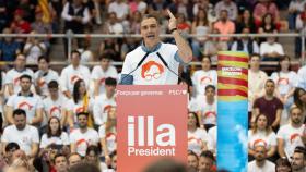 Pedro Sánchez durante el mitin de cierre de campaña de Illa en Barcelona.