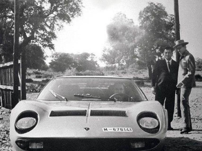 Ferruccio Lamborghini, junto a Eduardo Miura, padre de Eduardo y Antonio, en 1968.