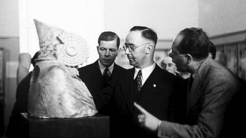 La Dama de Elche y Heinrich Himmler.