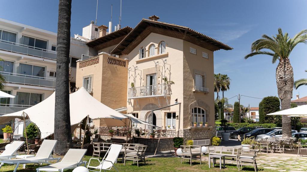 La casona que data de 1916, con el resto del hotel anexo.