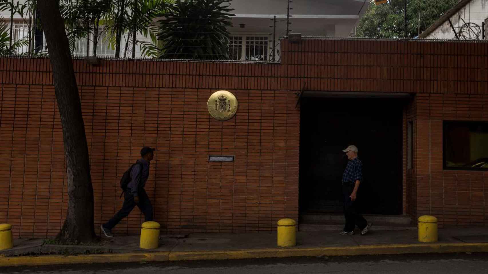 Fachada del edificio de la embajada de España en Venezuela.