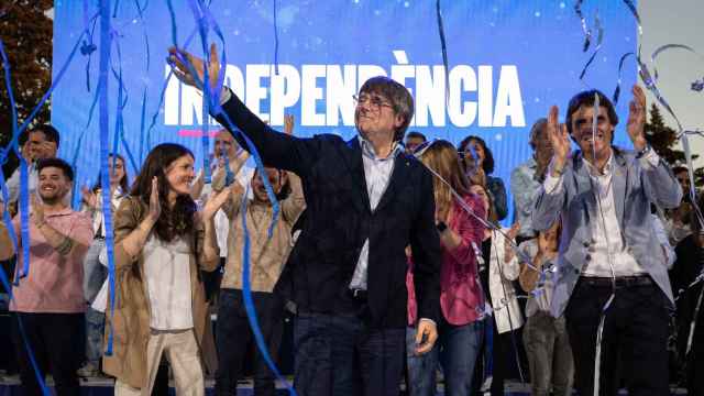 El expresidente de la Generalitat y cabeza de lista de Junts, Carles Puigdemont, en su mitin de cierre de campaña.