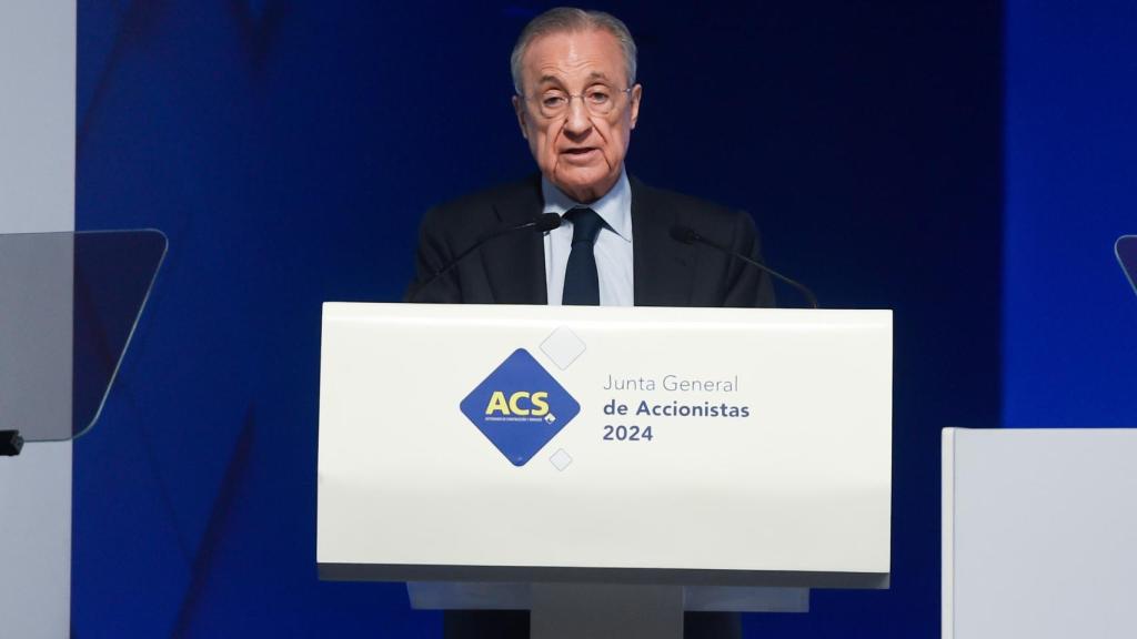 El presidente de ACS, Florentino Pérez, interviene durante la junta general ordinaria de accionistas 2024, en la Feria de Madrid Ifema, a 10 de mayo de 2024, en Madrid (España).