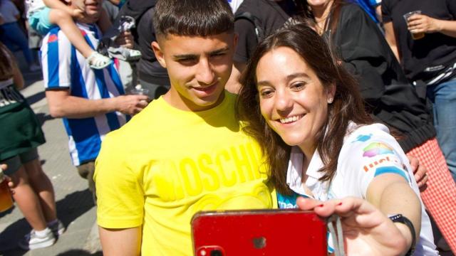 Inés Rey con Yeremay, jugador del Deportivo.