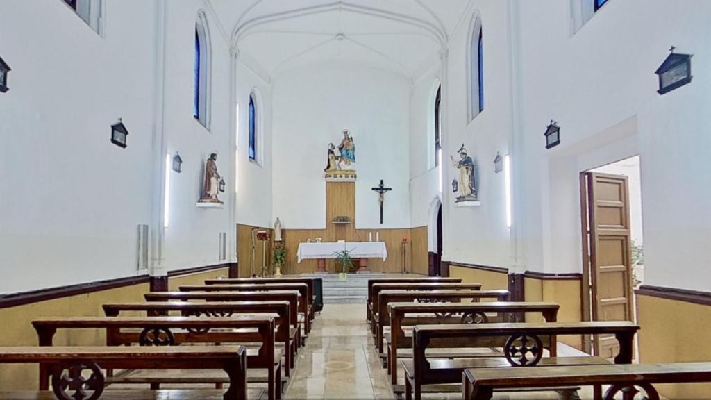 Capilla del edificio que ha salido a la venta en Sagunto, Valencia.