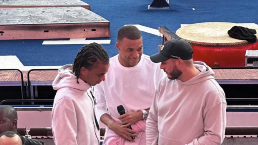 Kylian Mbappé, junto a su hermano Ethan y los ultras del PSG