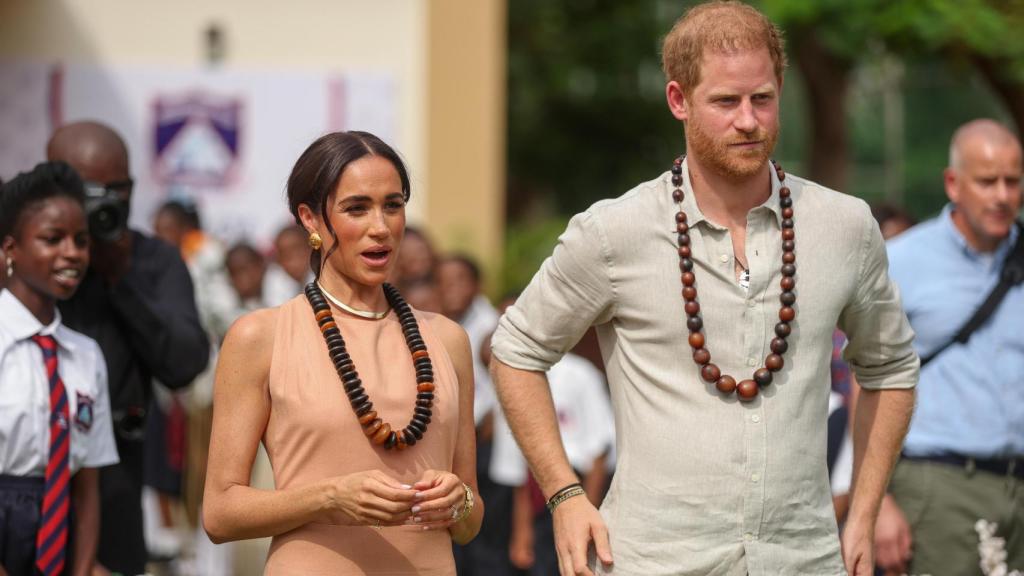 Los duques de Sussex en una fotografía tomada en Nigeria.