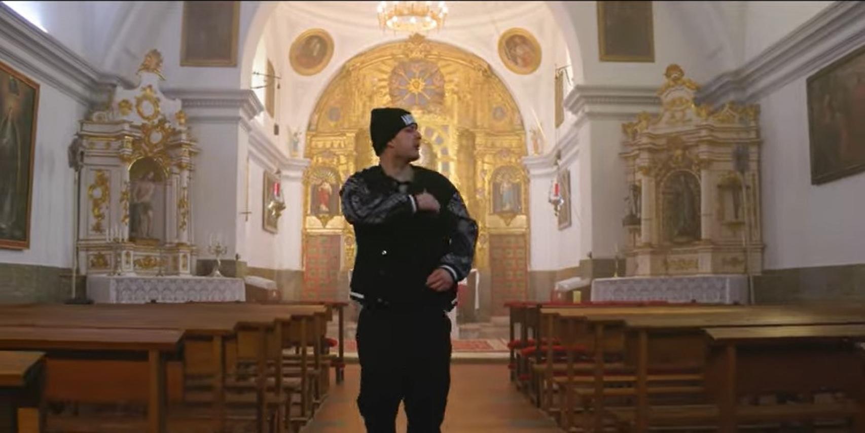 El grupo de rap segoviano en la ermita del Bustar de Carbonero el Mayor, Segovia