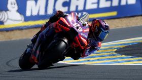 Jorge Martín traza un viraje con su Ducati Desmosedici GP24, en el circuito Bugatti de Le Mans.