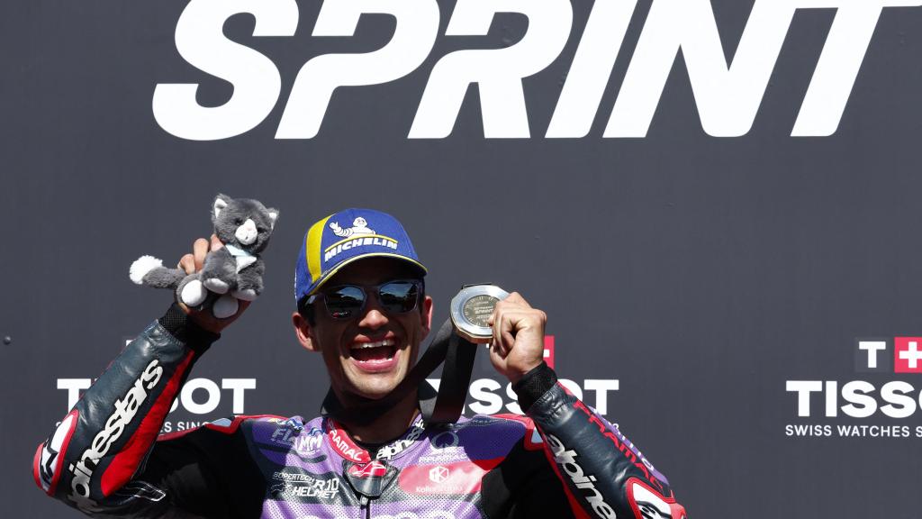 Jorge Martín celebra su victoria en la carrera al sprint del GP de Francia, en el circuito Bugatti de Le Mans.