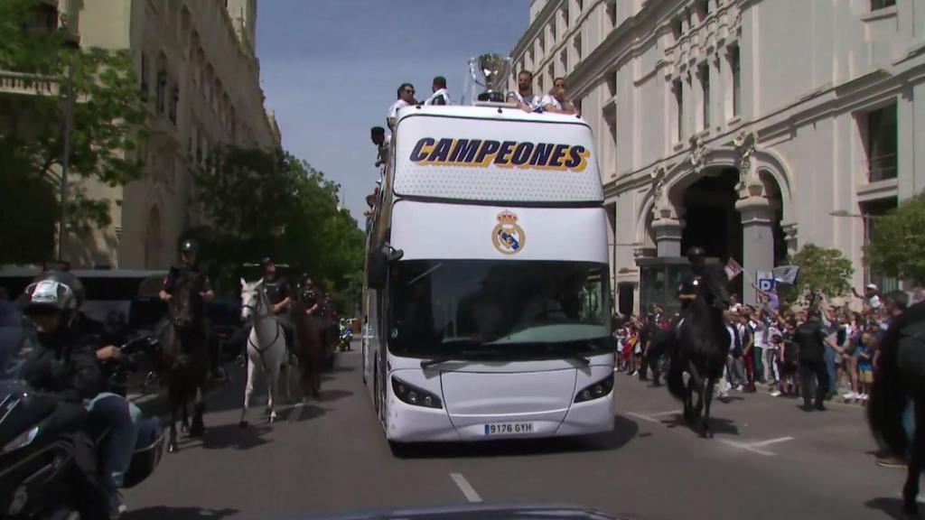 El autobús descapotable con el que los jugadores del Real Madrid acudirán a Cibeles.