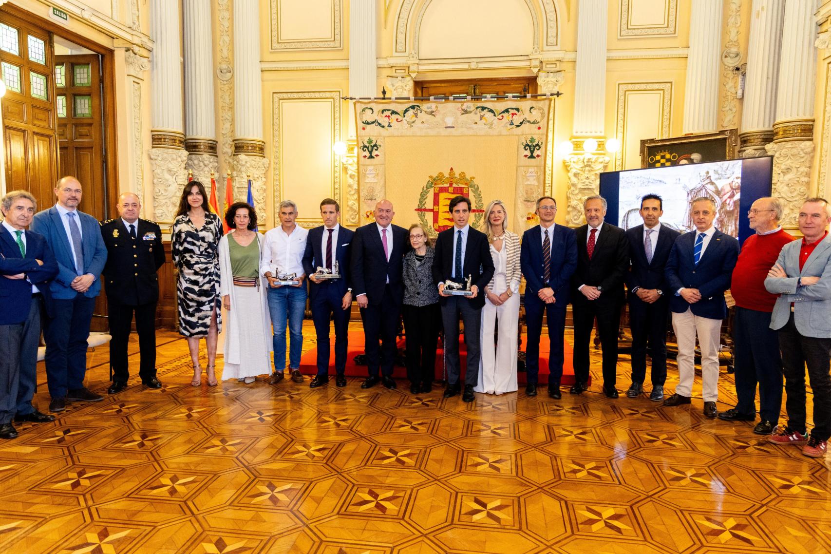 Foto de familia en los premios taurinos San Pedro Regalado de Valladolid