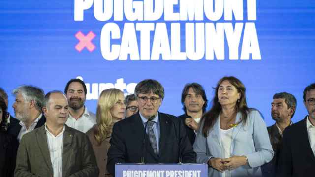 El líder de Junts, Carles Puigdemont, este domingo en la rueda de prensa ofrecida en el sur de Francia tras el escrutinio.