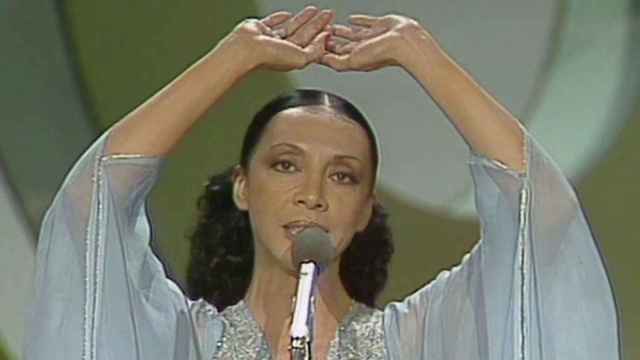Betty Missiego interpretando 'Su canción' en el Festival de Eurovisión de 1979.