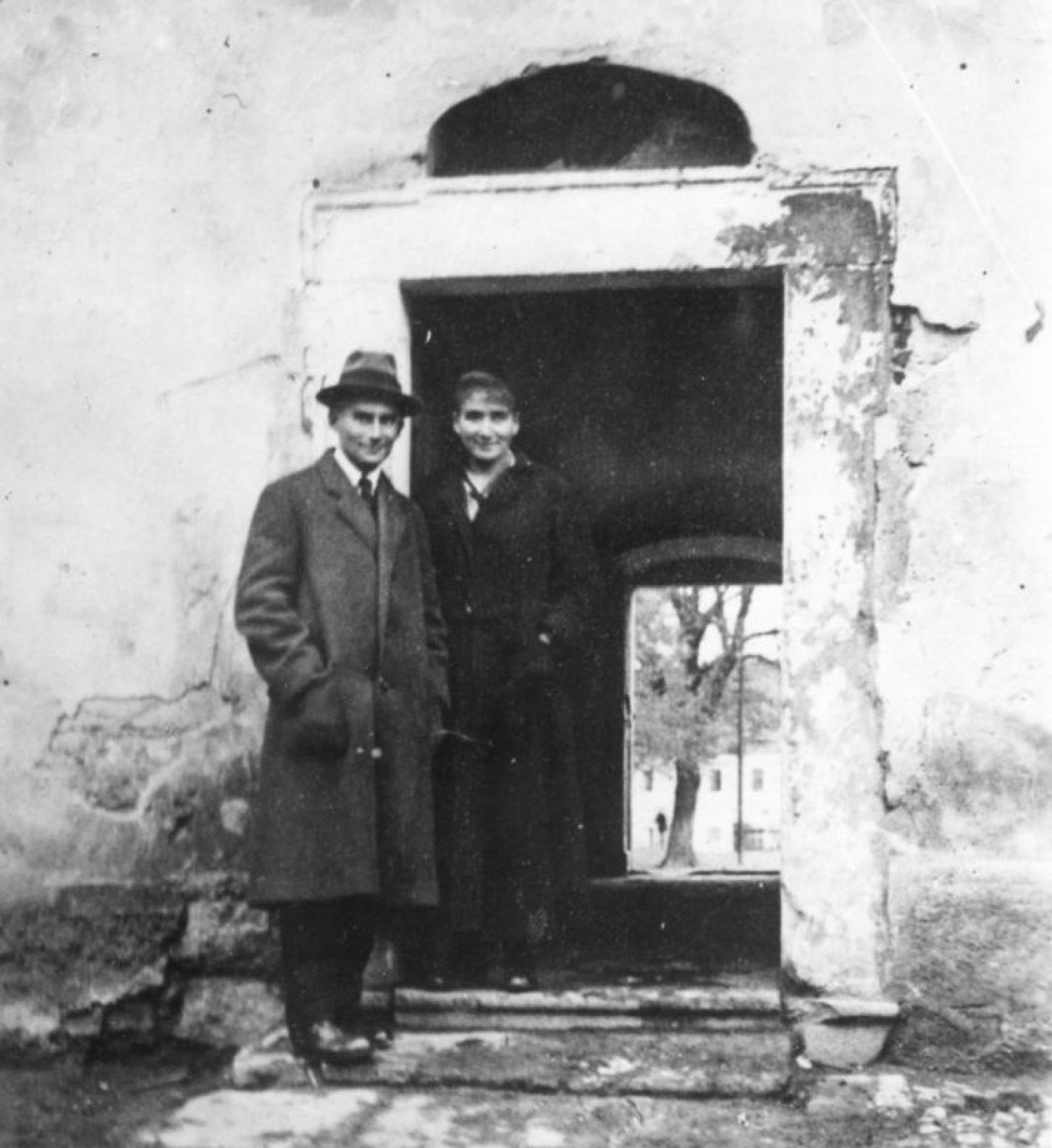 Franz Kafka con Ottla Kafka,  la menor de sus hermanas