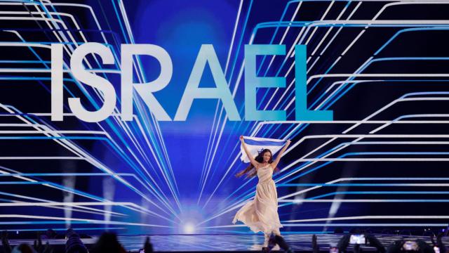 Eden Golan, la representante de Israel en Eurovisión, durante el desfile de banderas