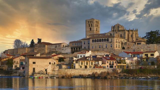 Catedral de Zamora y el río Duero.