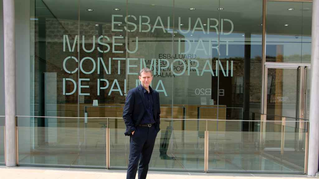 David Barro en la entrada del Museo Es Baluard, en Palma. Foto: Es Baluard