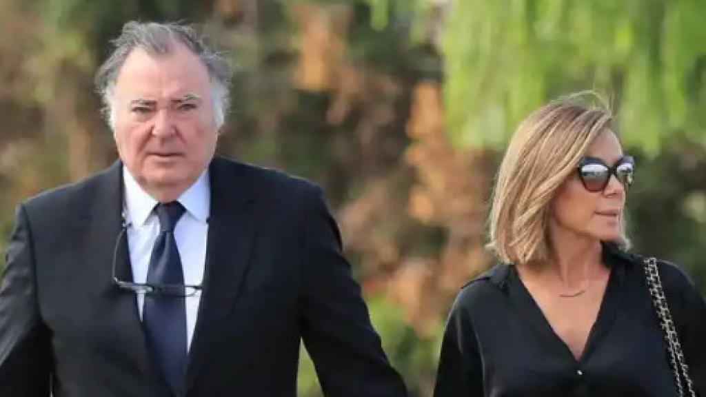 Juancho García Obregón junto a su mujer, Marta Vázquez de Castro, el día del entierro empresario Antonio García Fernández, en septiembre de 2022.