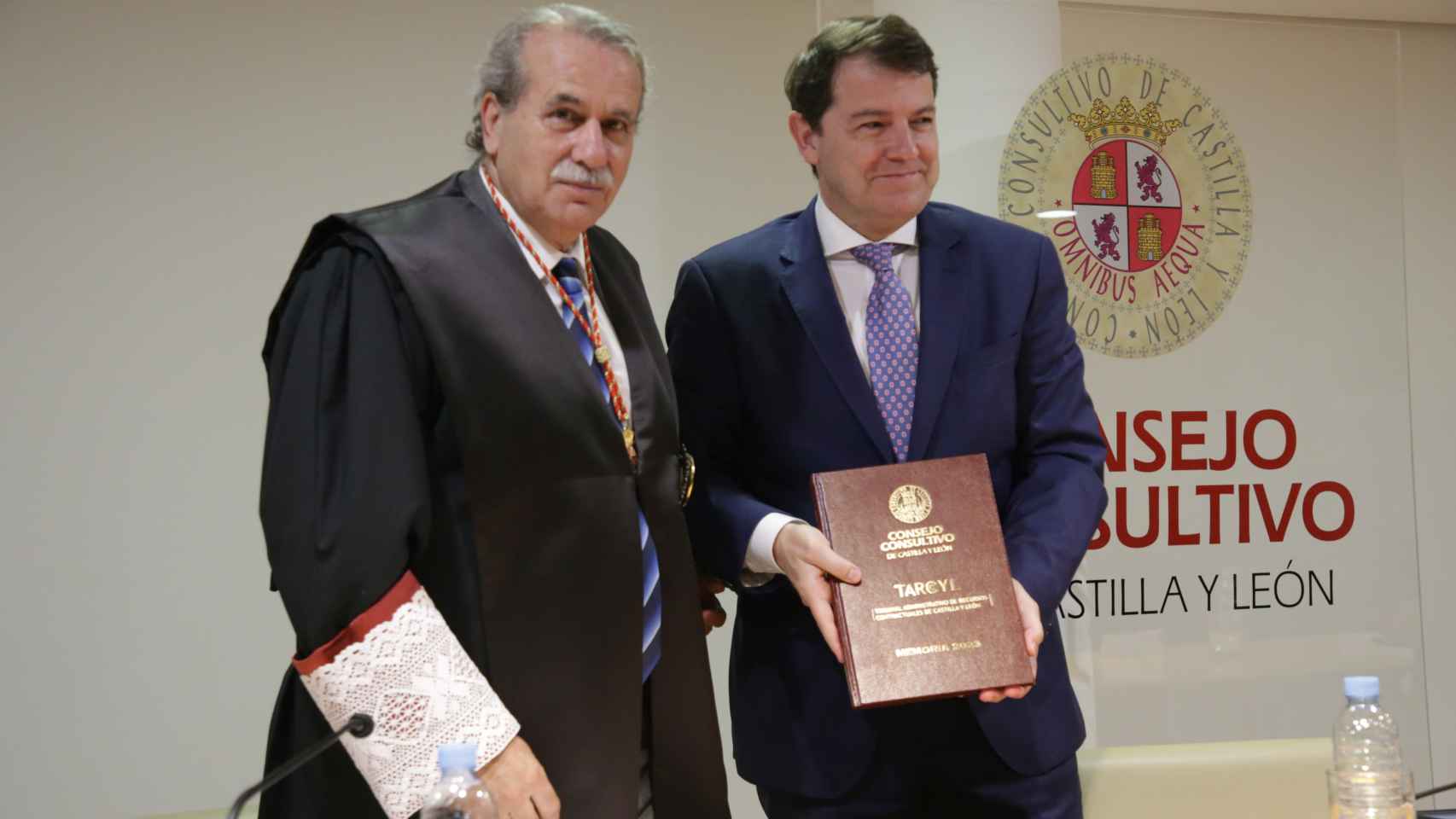 El presidente del Consejo Consultivo de CyL, Agustín de Vega, presenta la Memoria al presidente de la Junta, Alfonso Fernández Mañueco