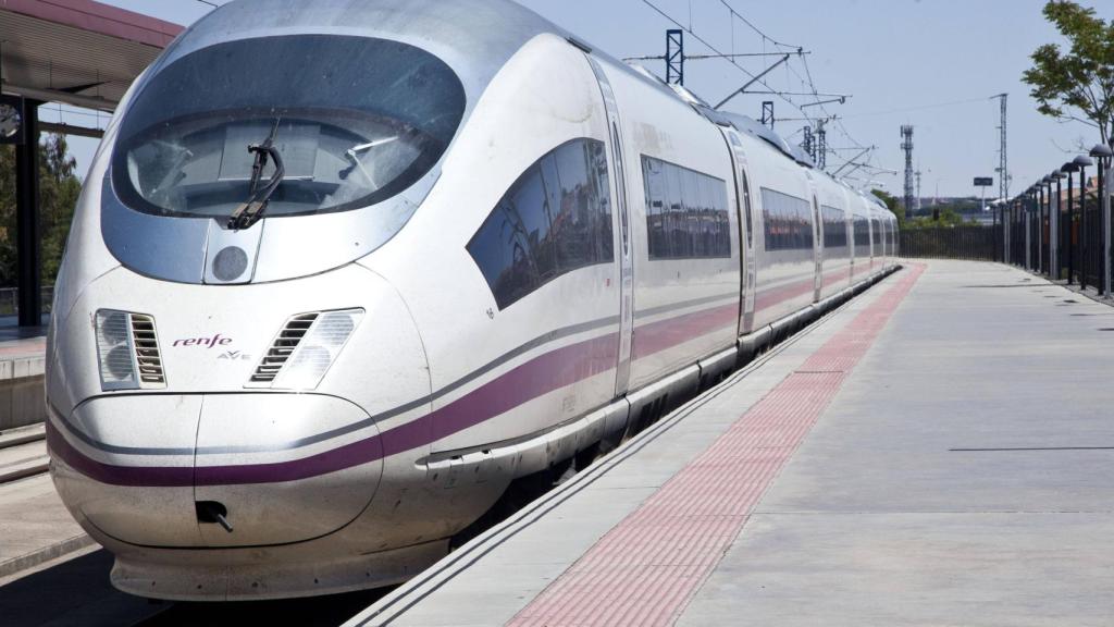 Un tren en la estación de Toledo.