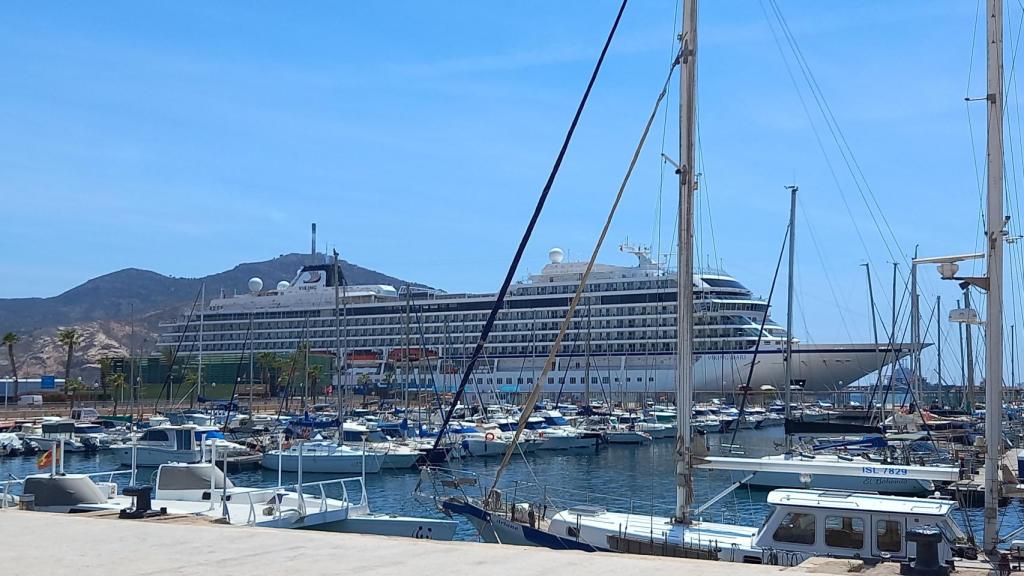 El crucero Viking Mars haciendo escala este miércoles en el Puerto de Cartagena.