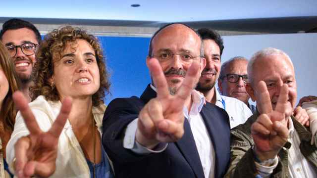 Alejandro Fernández y Dolors Montserrat, en Barelona, celebrando los resultados del PP.