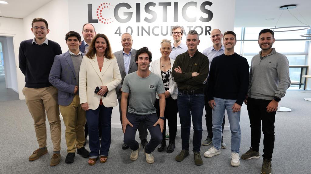 Representantes de Actiontracker, Flexyfreight, Global Forwarders (Envío x envío), HermIA, Janvi Logistics, Kepler AI Logistics, Kovix, Myappssistance, Nubfreight, Sincropool, Vaive Logistics y Wecaria Tecnologies que se acaban de incorporarse a incubadora de Logística 4.0 de la Zona Franca de Barcelona.