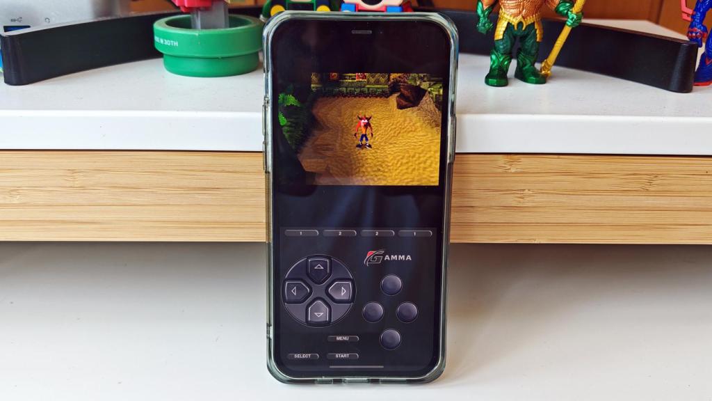 Un iPhone con el emulador Gamma y un juego de PlayStation 1.