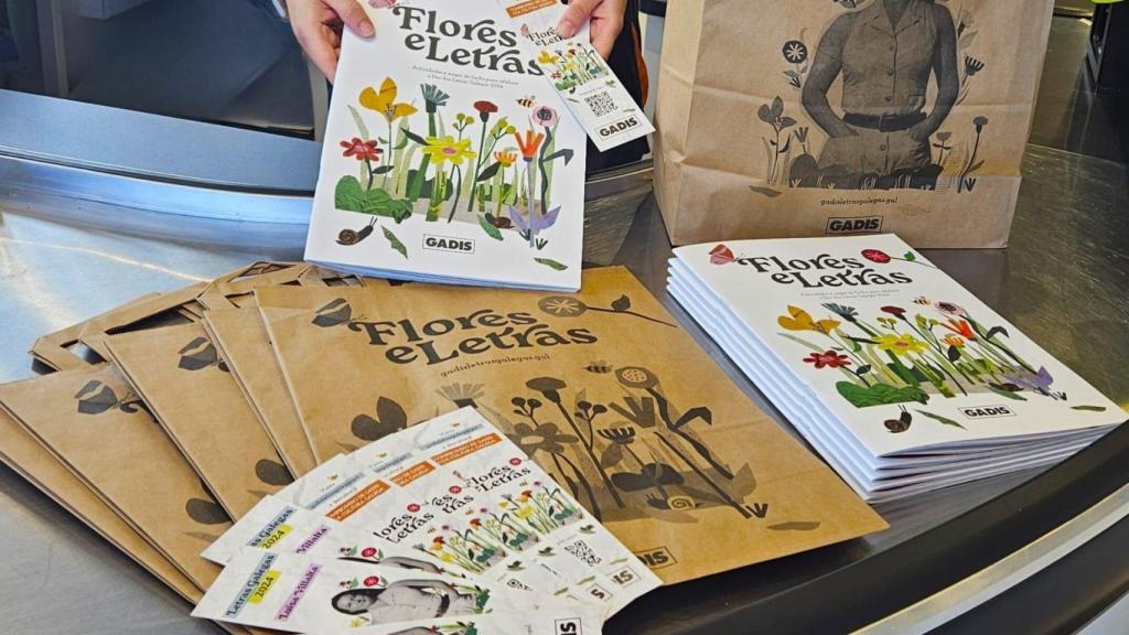 Gadis celebra el Día das Letras Galegas con el reparto del cuaderno ‘Flores e Letras’