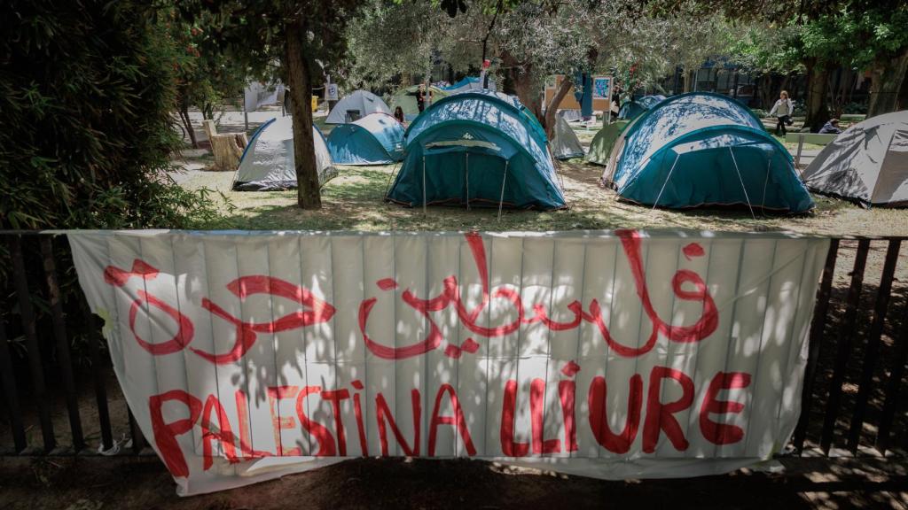 Acampada organizada en Valencia para mostrar su apoyo al pueblo palestino.