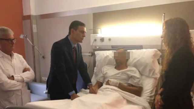 Sánchez visitó en el hospital a un policía herido en Tsunami.