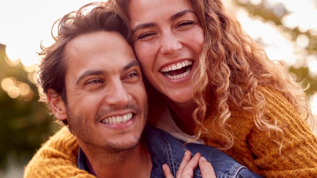 Una pareja feliz.