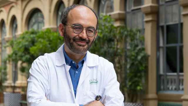 El doctor Carlos Fernandez de Larrea del Hospital Clinic de Barcelona. (Foto modificada con IA)