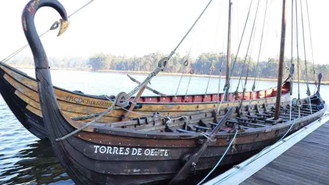 Barco vikingo 'Torres de Oeste' de Catoira, que Alejandro Amenábar utiliza para el rodaje de 'El Cautivo' en Alicante.