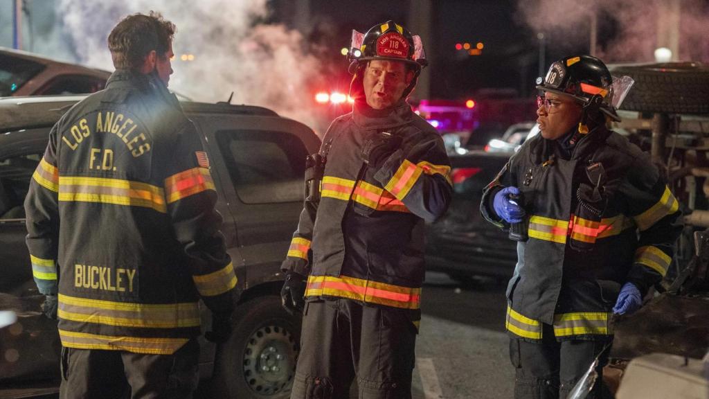 Un miembro del equipo técnico de '9-1-1' muere en un accidente de coche tras un rodaje de 14 horas