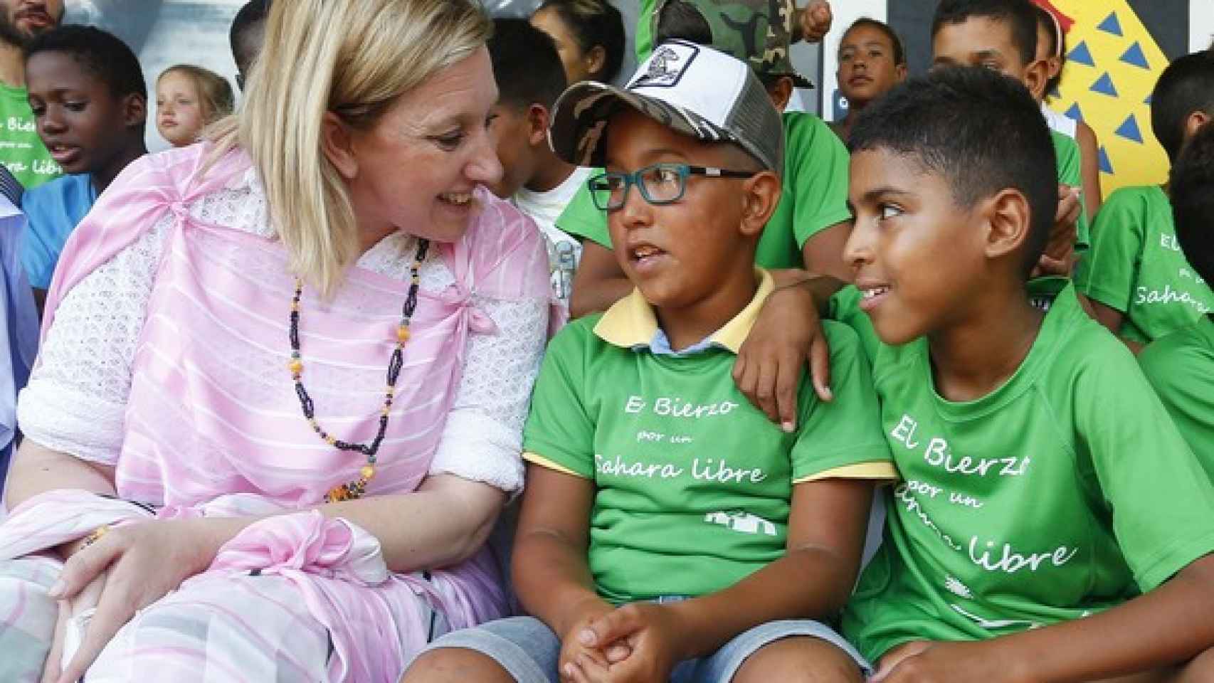 La consejera de Familia e Igualdad de Oportunidades, Isabel Blanco, visita a los niños saharauis y a sus familias de acogida en Castilla y León, que participan en el programa solidario 'Vacaciones en Paz'