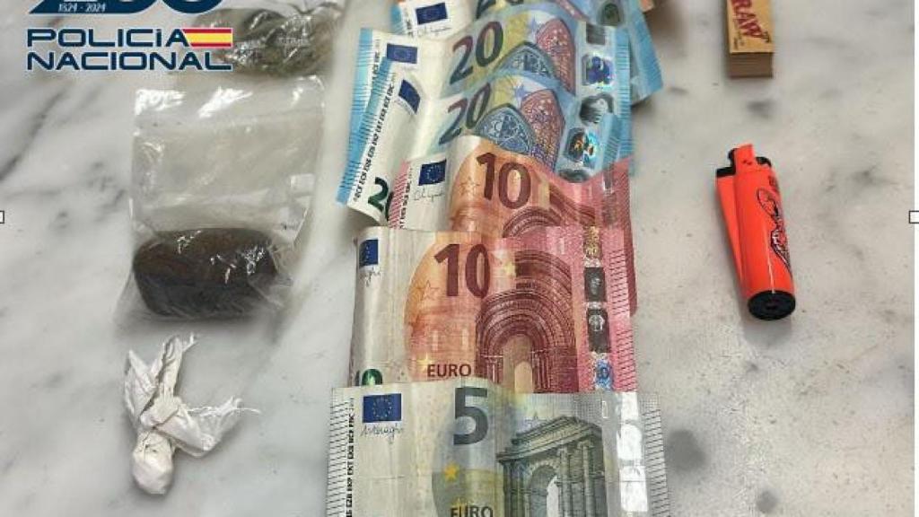 El dinero y la droga incautada a un joven en Ponferrada