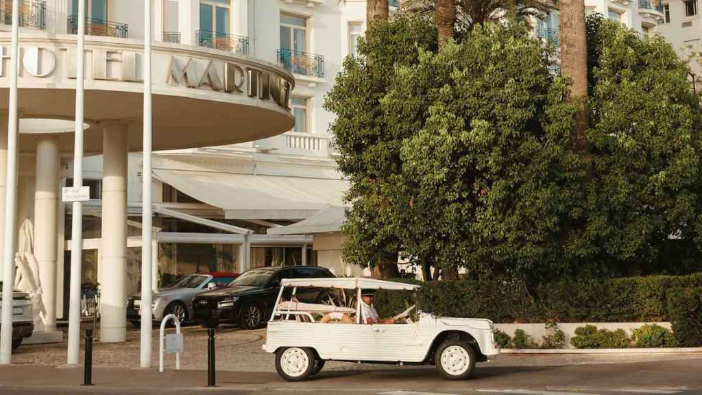 Entrada del Hotel Martínez, refugio de las estrellas en Cannes.