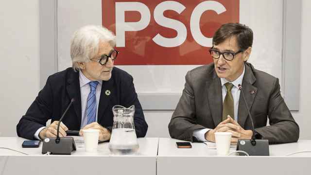 Josep Sánchez Llibre, presidente de Foment del Treball, junto a Salvador Illa, candidato del PSC a la Generalitat de Cataluña.