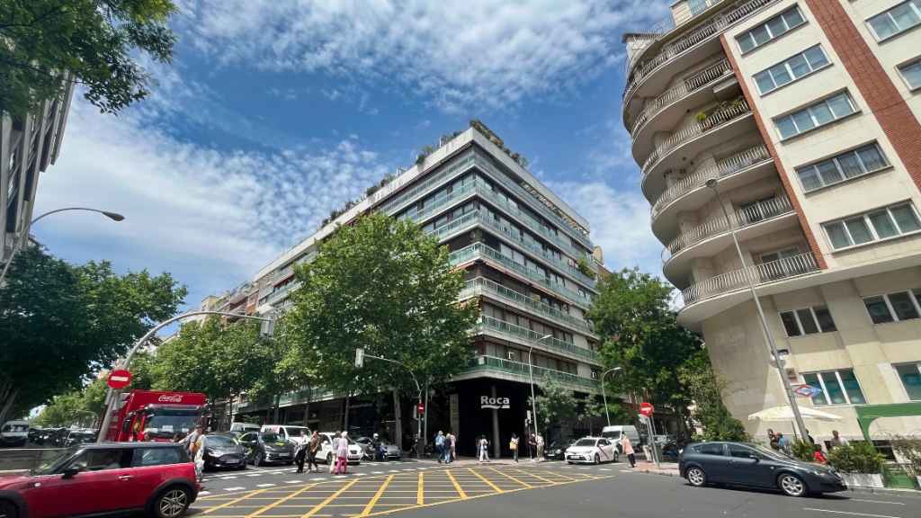 Edificio ubicado en el número 57 de la calle José Abascal, en Chamberí.