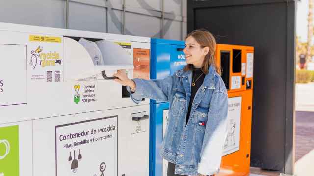 Punto novedoso de reciclaje con el que se gana dinero en un centro comercial de Valencia. EE