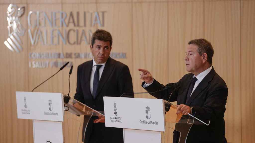 Mazón y Page tras el encuentro bilateral en Requena (Valencia) este miércoles