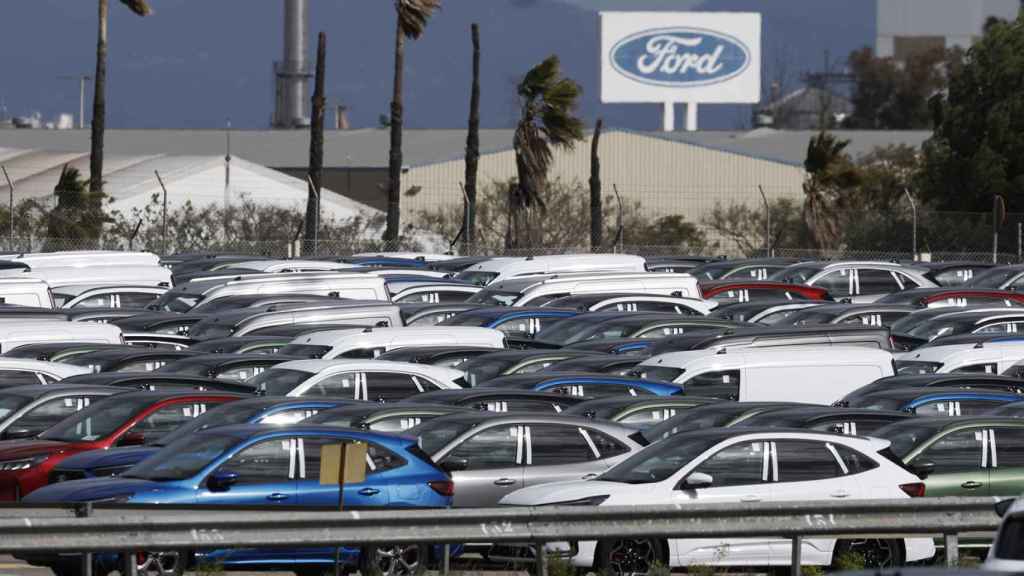 Campa de coches terminados de Ford Almussafes.