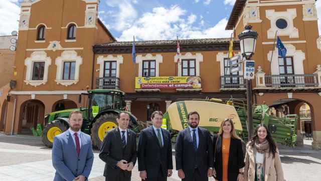 Alfonso Fernández Mañueco, junto a Conrado Íscar, visita Villalón por San Isidro