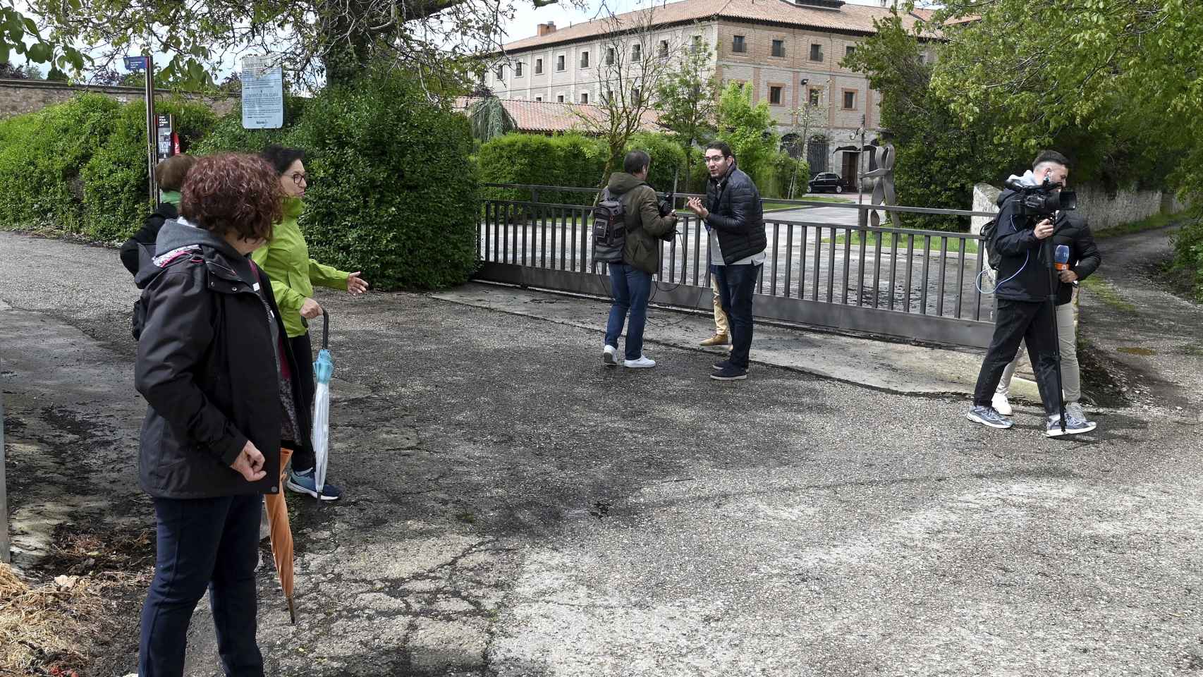 Expectación a las puertas del convento de Santa Clara en Belorado