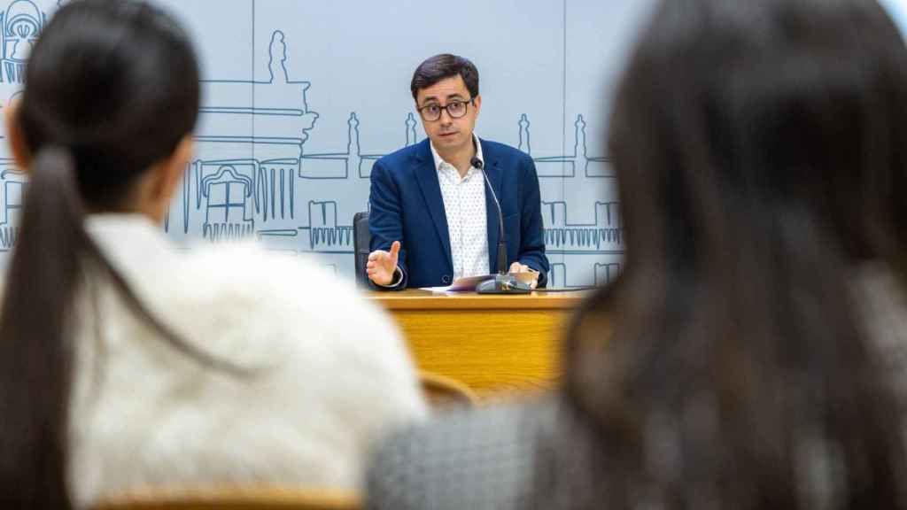 El portavoz socialista, José Luis Mateos, durante la rueda de prensa